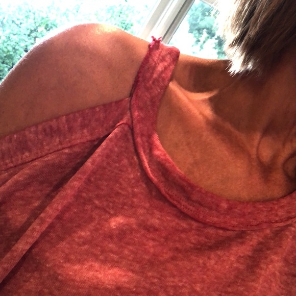 We The Free super cute cutout shoulder top - Picture 4 of 11